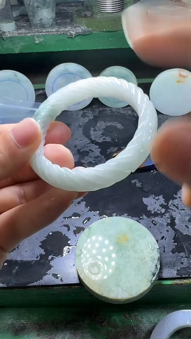 【闪购商品】翡翠手镯未镶嵌发一条