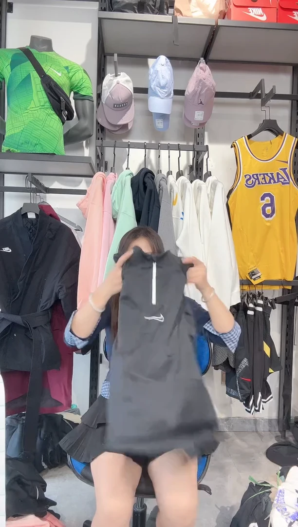 1652    编码 瑕疵款直播间过款为准 尺码
