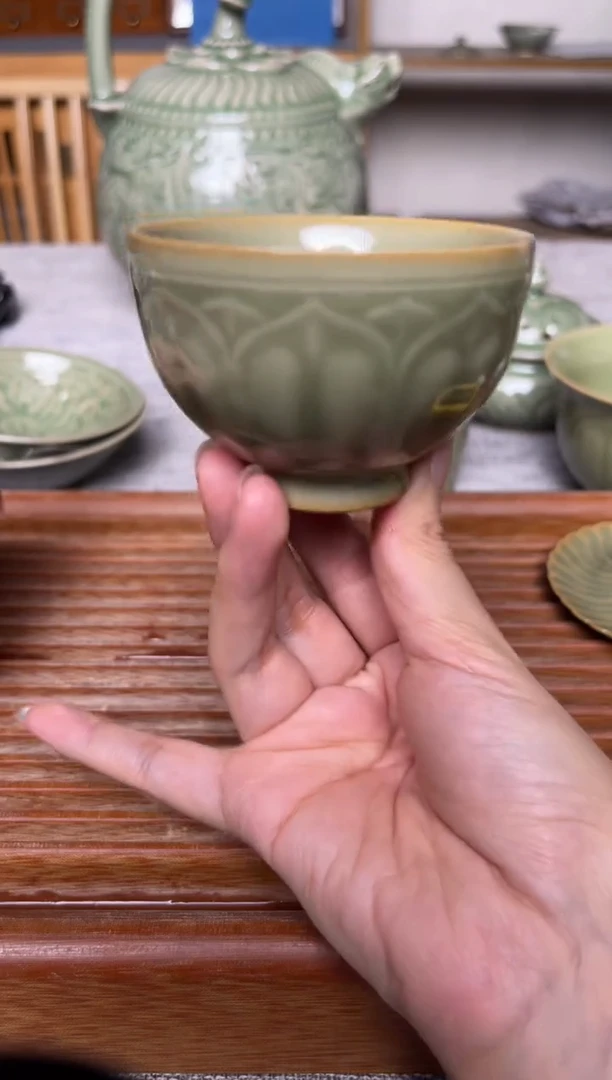 瓷器耀州窑橄榄绿禅定莲瓣杯