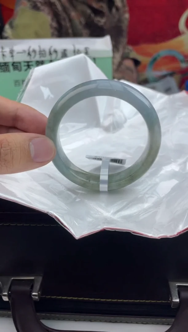 【闪购商品】翡翠手镯未镶嵌10翡翠手镯（微瑕）
