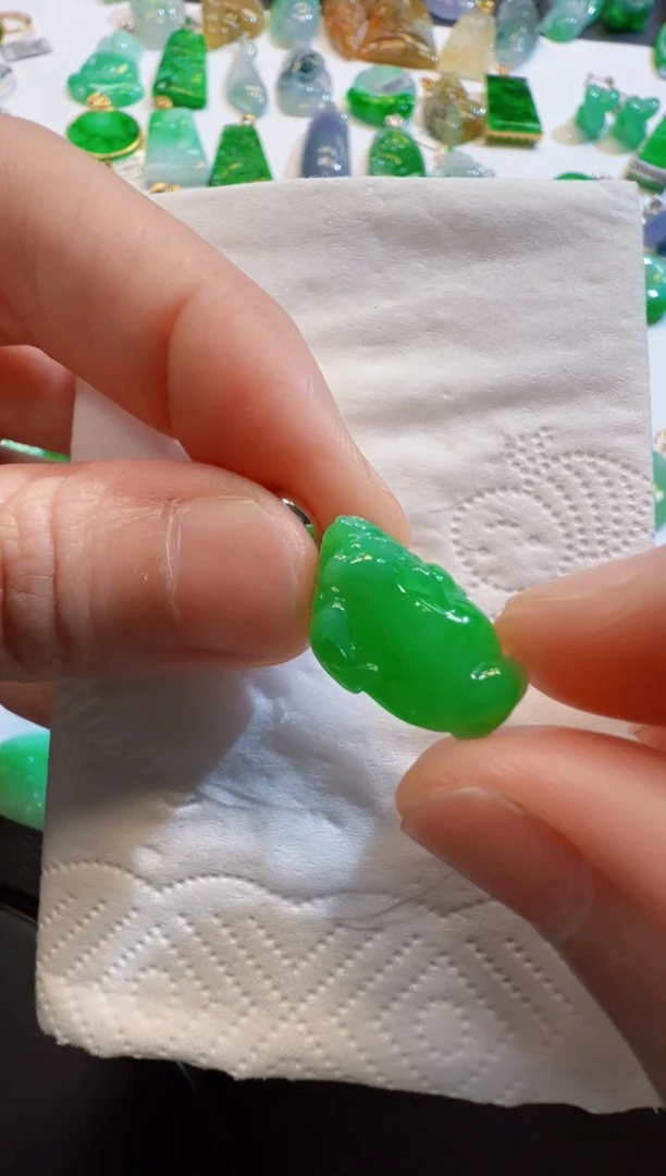 翡翠18K金镶嵌吊坠(不含链)1980