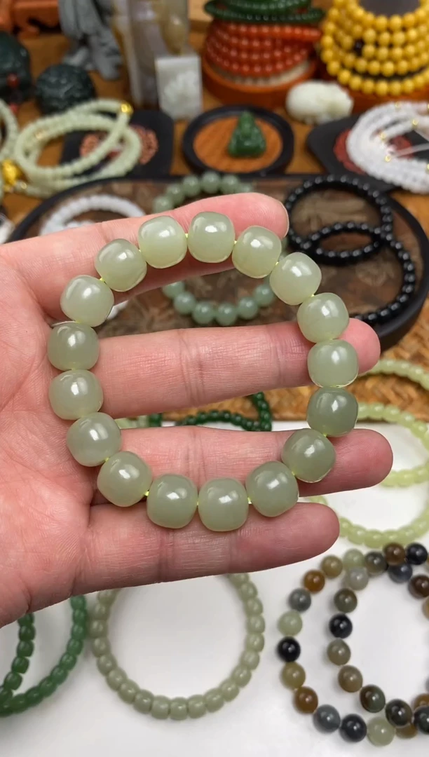 颈饰未镶嵌和田玉手串