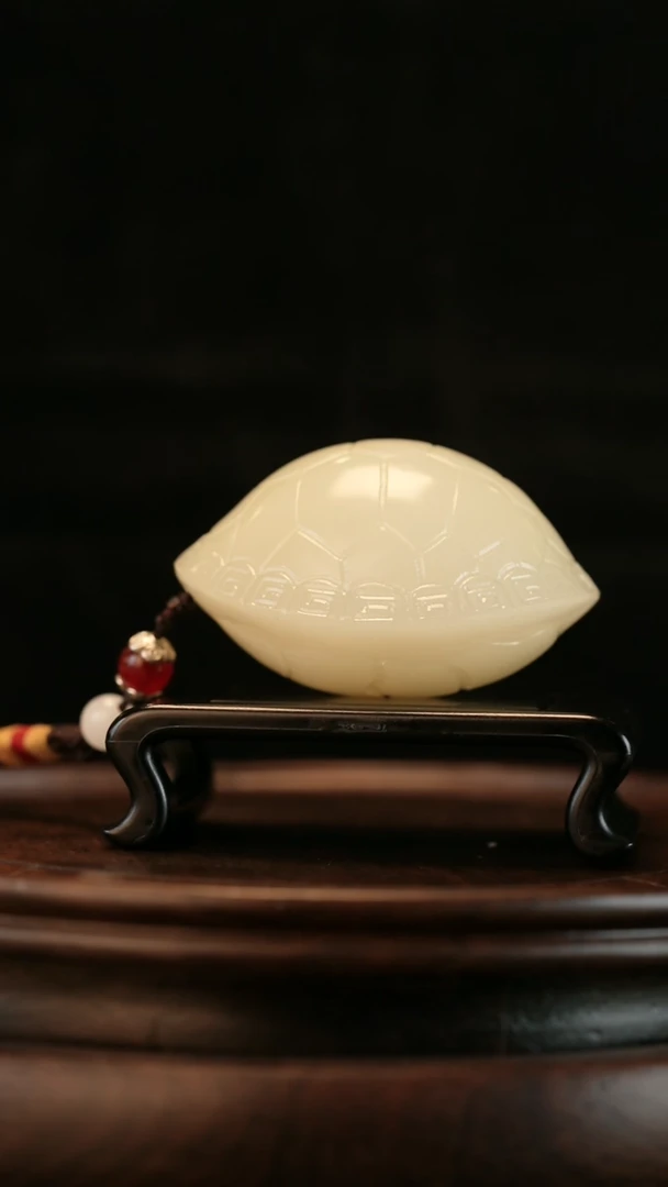 云南石竹叶青雕刻：博古富甲天下