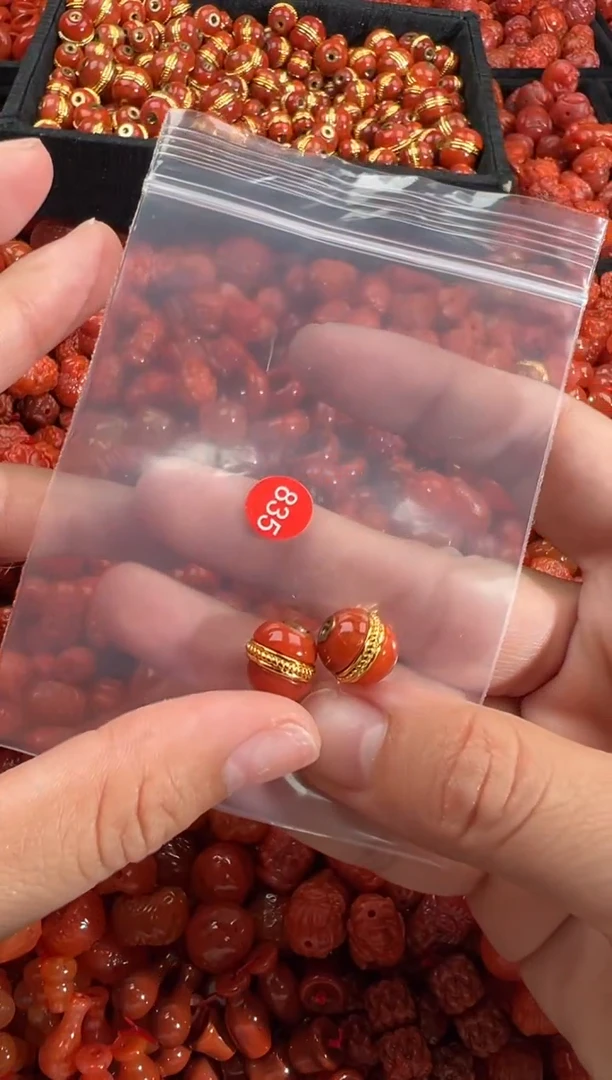 南红玛瑙未镶嵌颈饰1