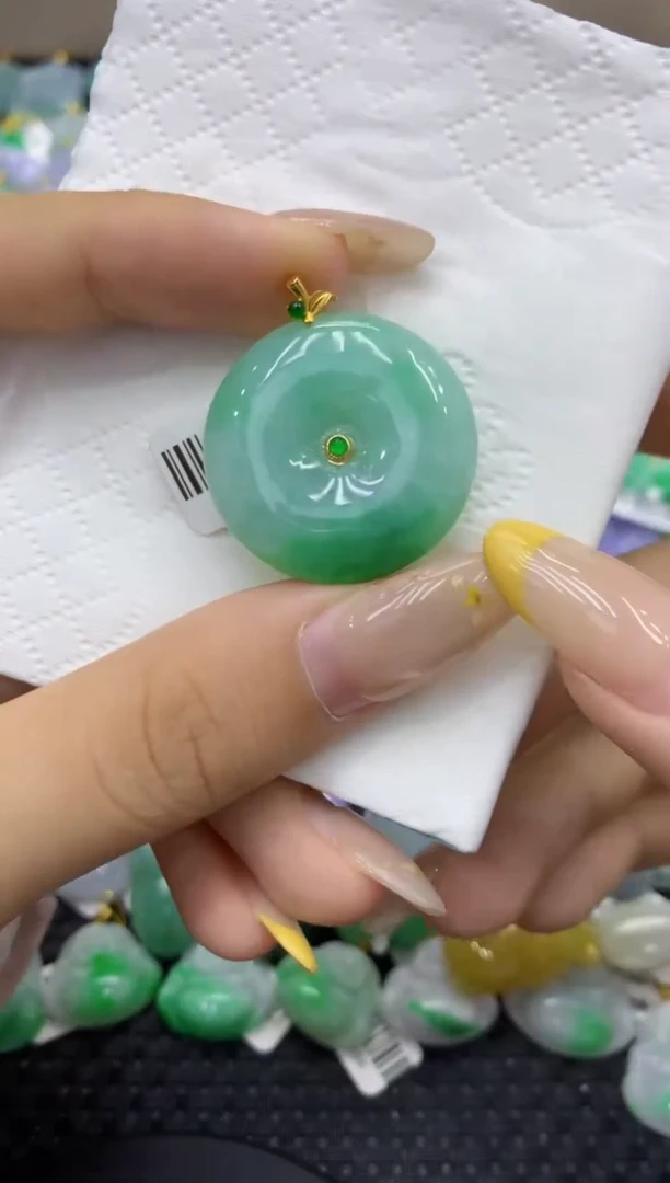 颈饰18K金镶嵌翡翠天然缅甸翡翠A货