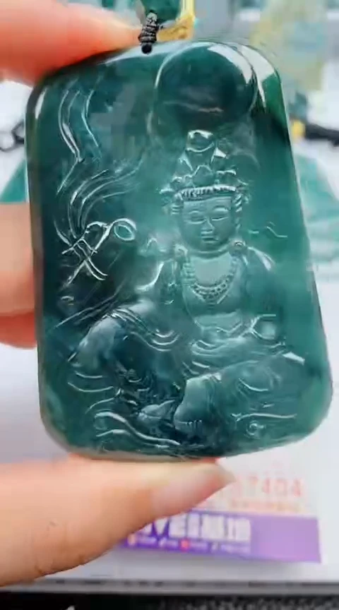 翡翠未镶嵌颈饰