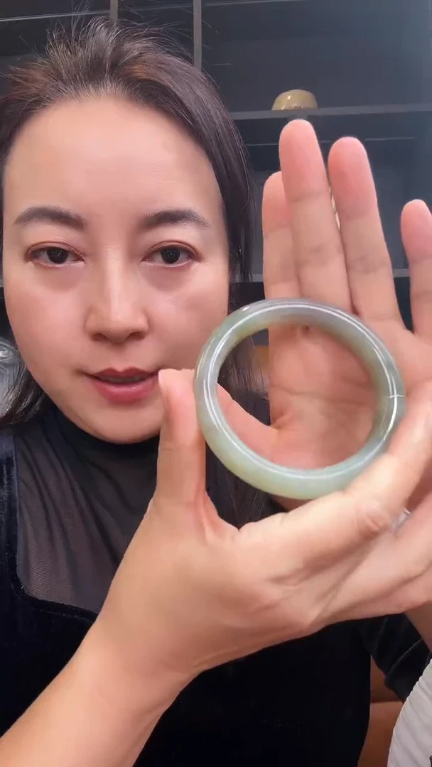 未镶嵌手镯和田玉手镯