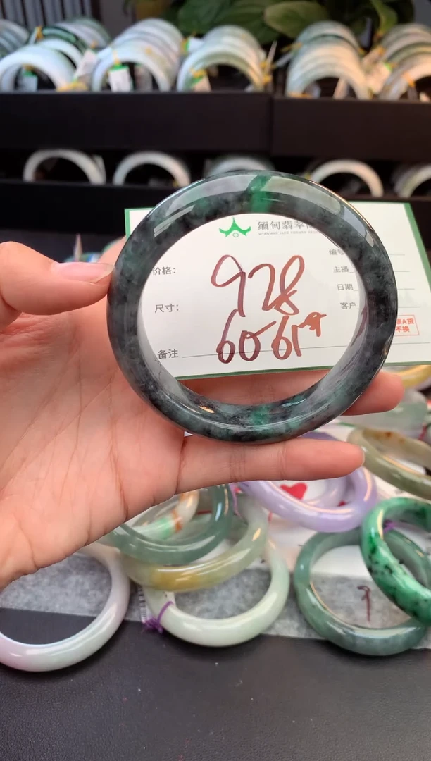 未镶嵌定制翡翠毛货需精细抛光+多人