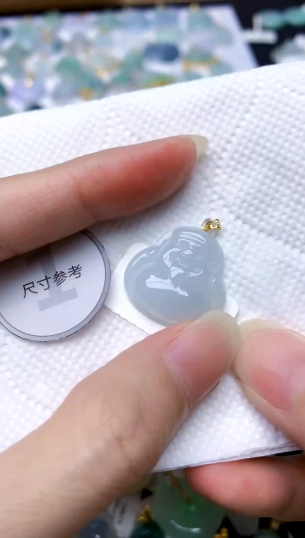 颈饰18K金镶嵌翡翠天然A货翡翠