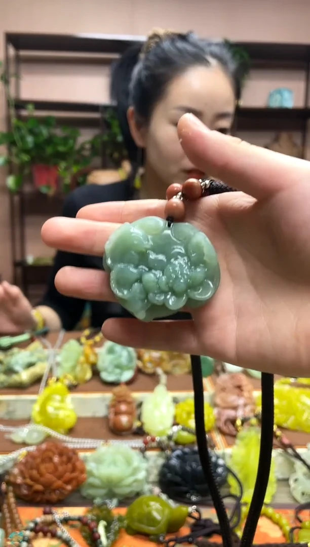 未镶嵌岫玉吊坠·