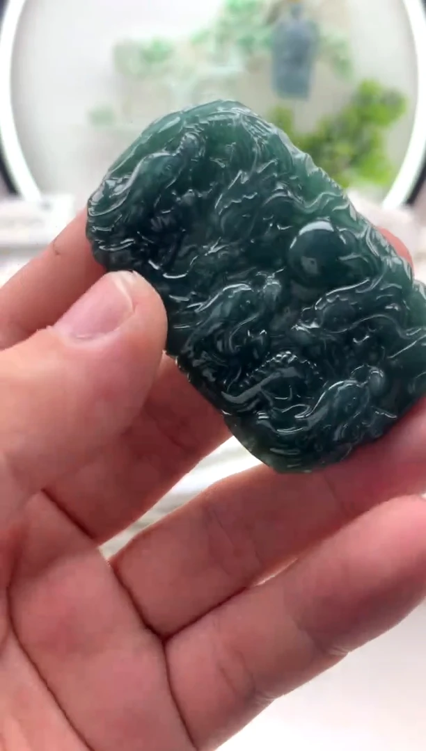 翡翠未镶嵌颈饰九龙牌