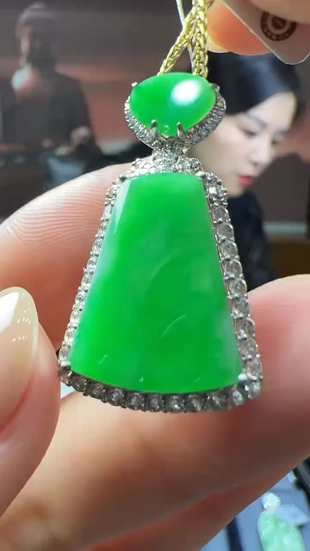 18K金镶嵌挂件翡翠无事牌