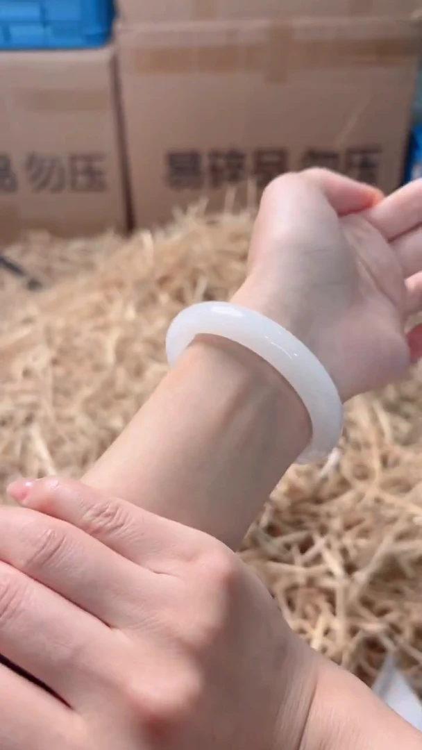 未镶嵌手镯石英质玉B-04