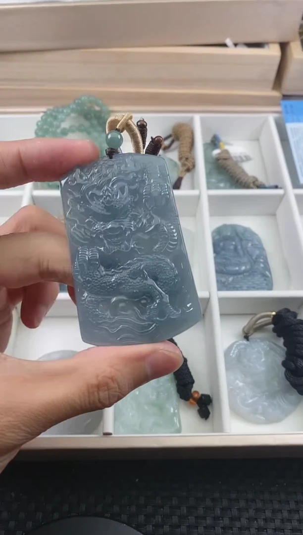 翡翠未镶嵌颈饰