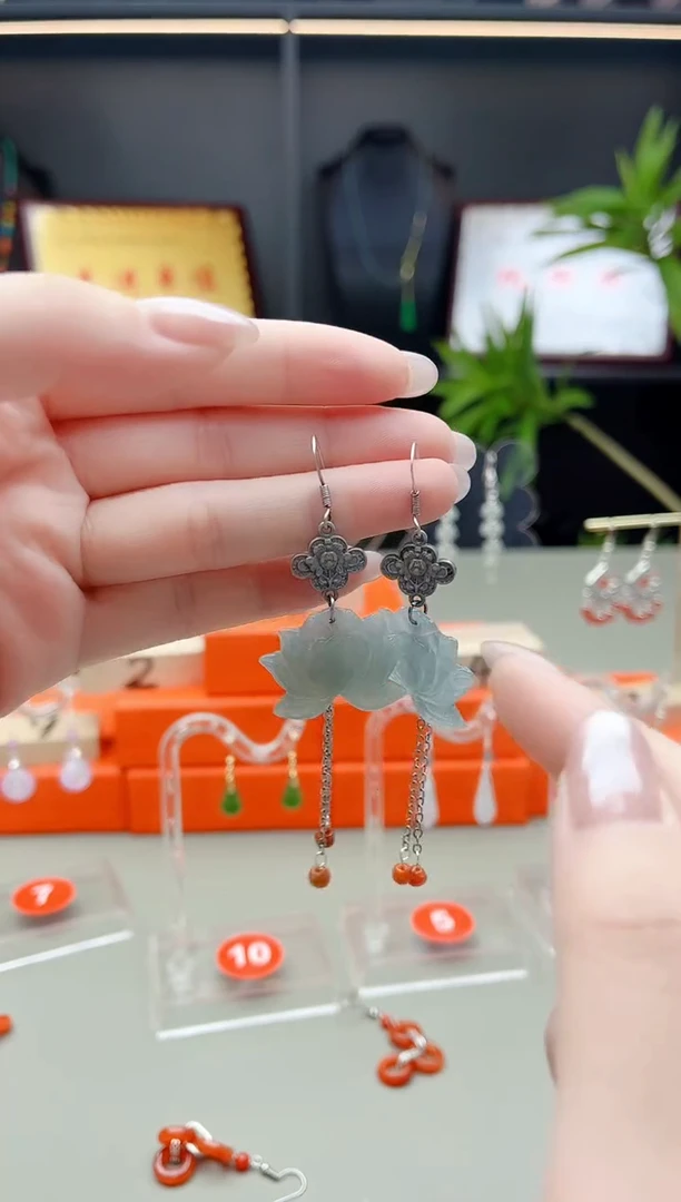 未镶嵌翡翠耳饰荷花