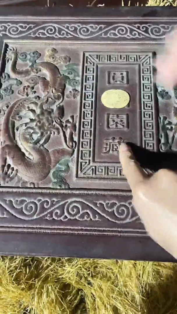香榧木开封小型黑色双龙扁盒子