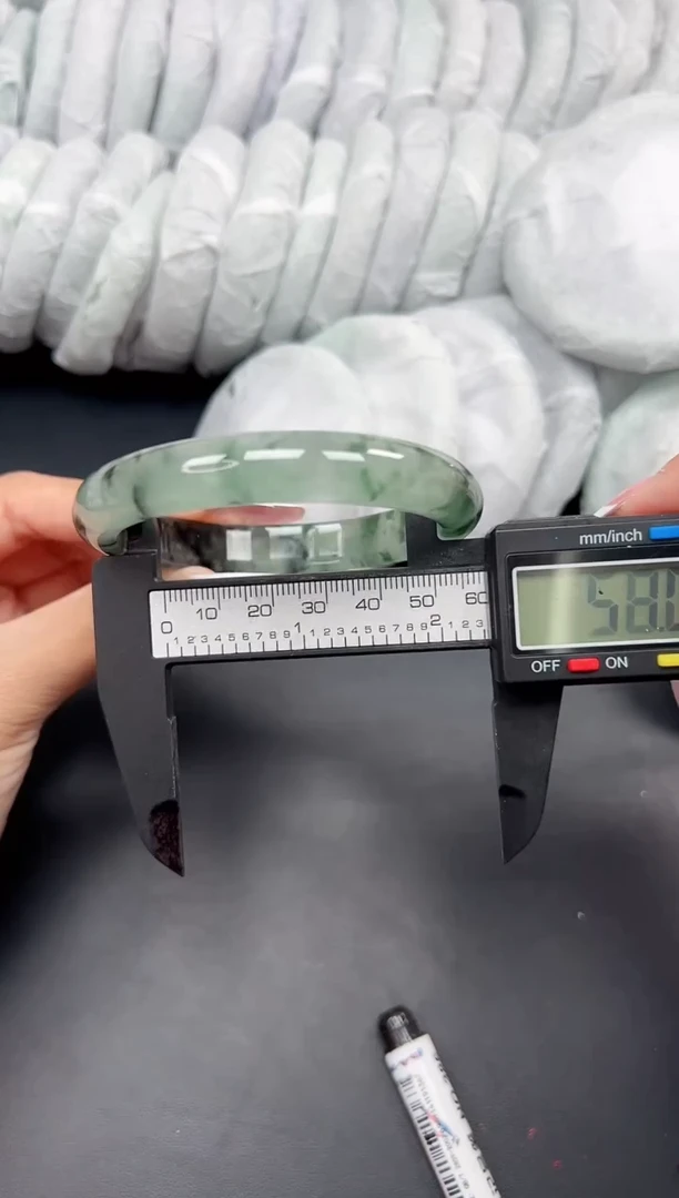 精品手镯，一物一拍E-008