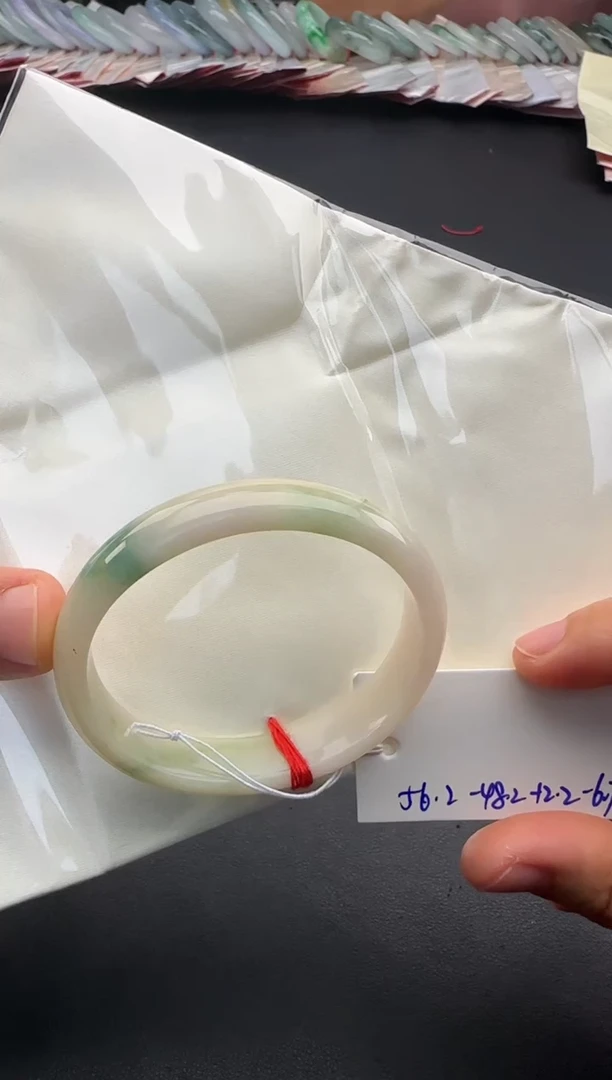 未镶嵌手镯（贵妃镯）翡翠MN11018-51