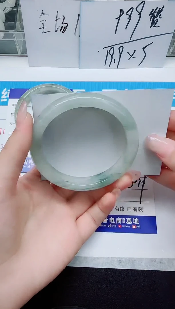 未镶嵌手镯石英质玉51/60.9