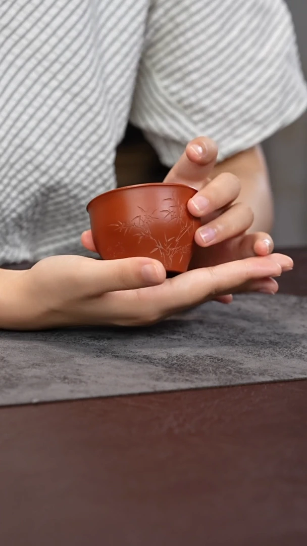 茶杯紫砂朱泥 刻绘竹