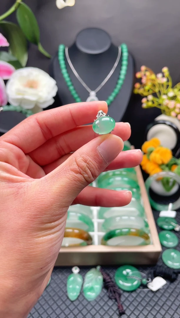 未镶嵌手镯石英质玉天然非洲翠