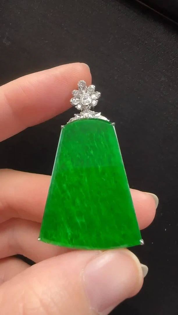 颈饰18K金镶嵌翡翠511无事牌一个