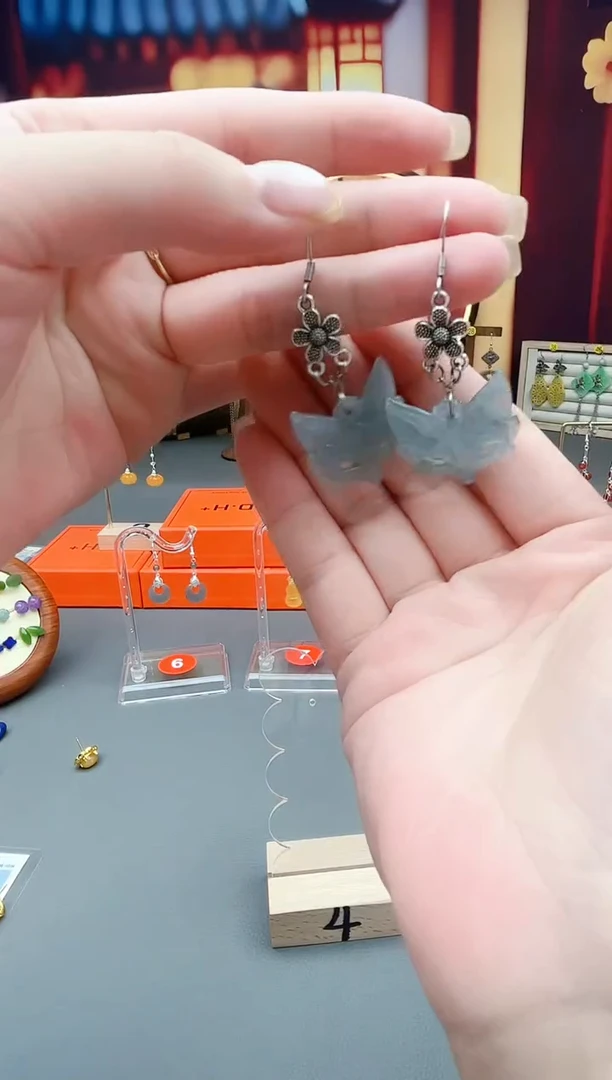 未镶嵌翡翠耳饰狐狸