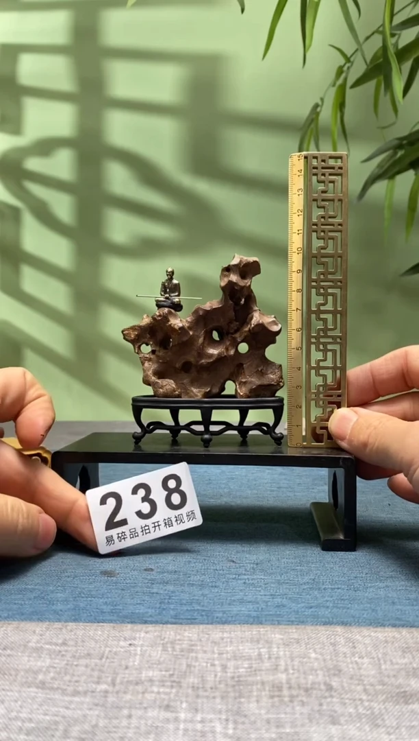 【闪购商品】树脂制品底座 石头是青州玲珑石238号
