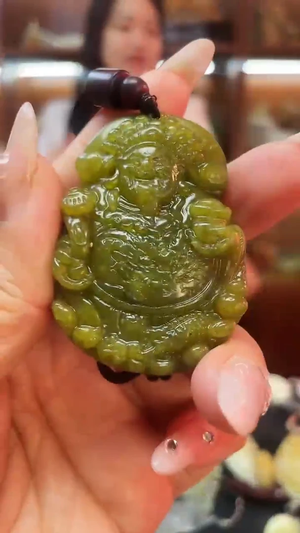 未镶嵌蛇纹石玉吊坠