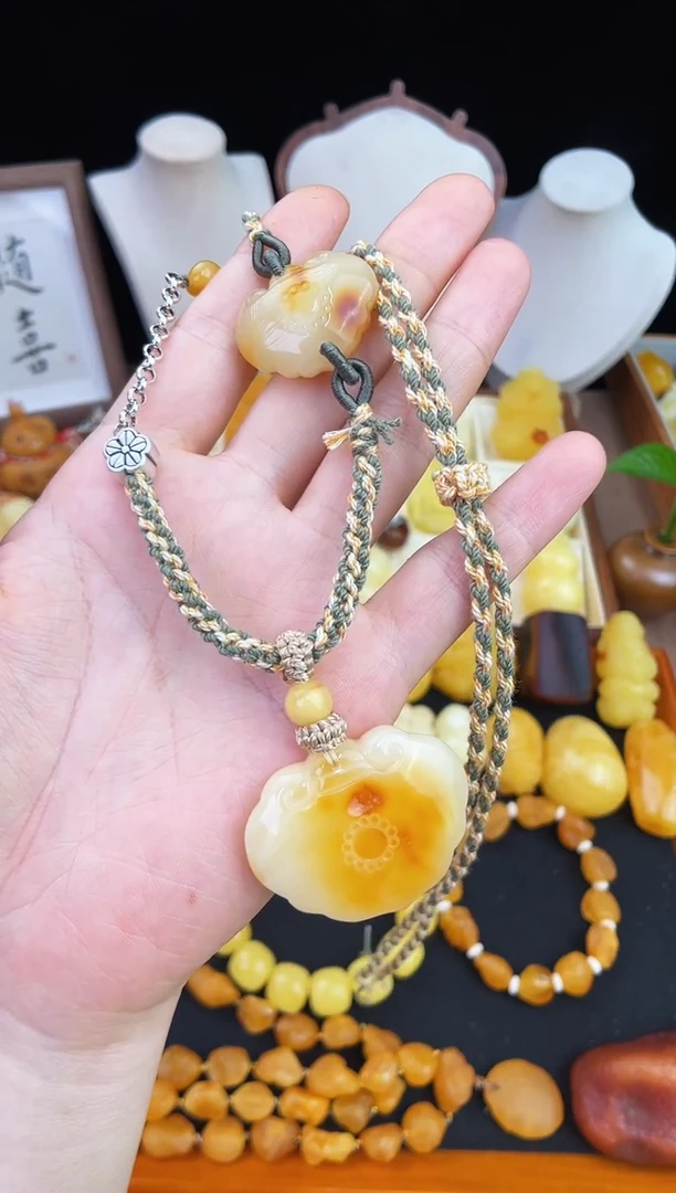 琥珀未镶嵌珠宝奇石抖****?柒月