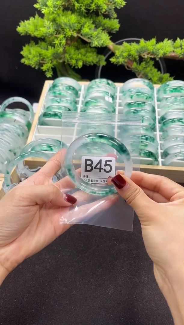 【闪购商品】石英岩玉手镯未镶嵌B45