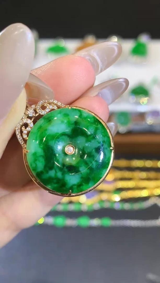 翡翠18K金镶嵌吊坠(不含链)多样性发其一