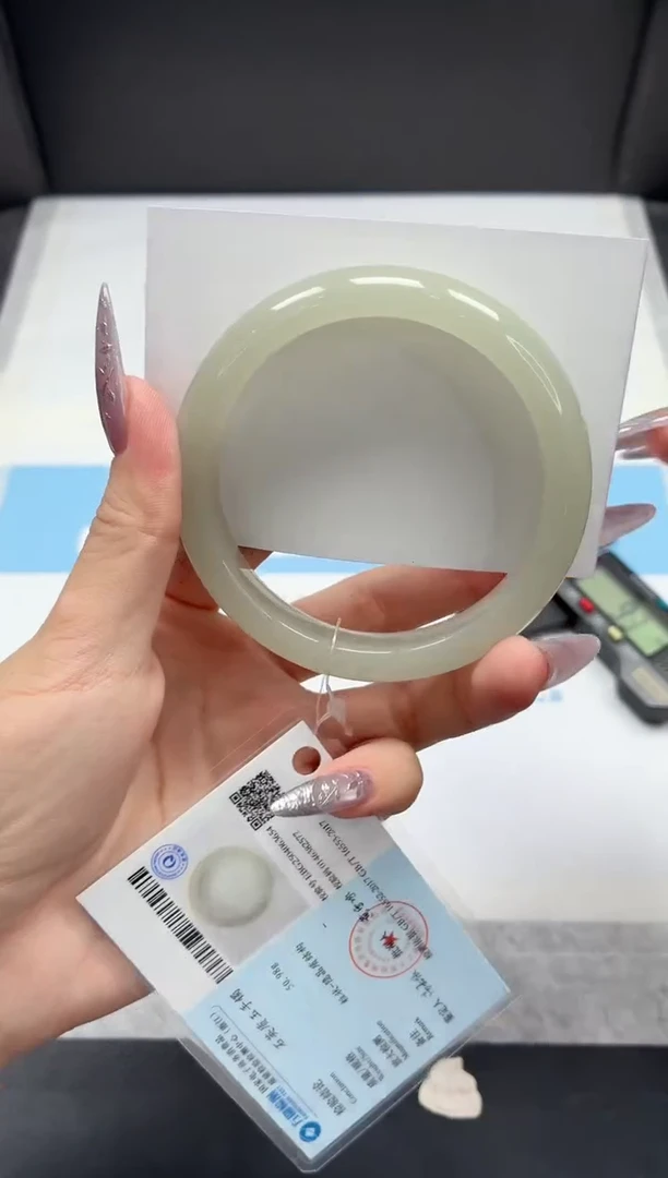 石英质玉手镯未镶嵌295/60.6东陵玉