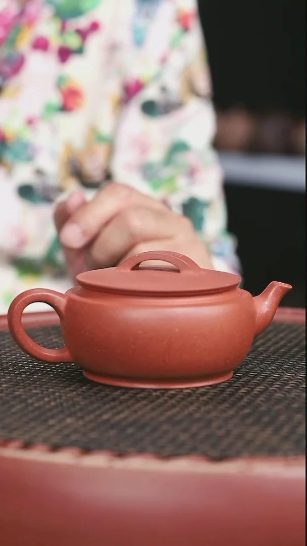 39号大红泥大蕴汉瓦200CC微微暇