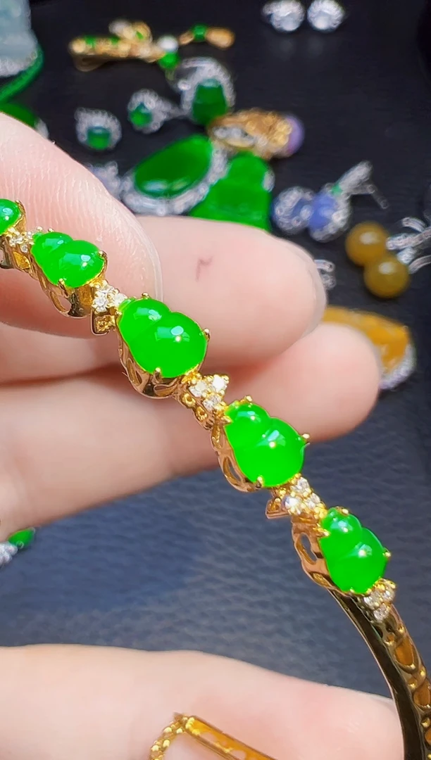 18K金镶嵌手镯翡翠莺翡翠