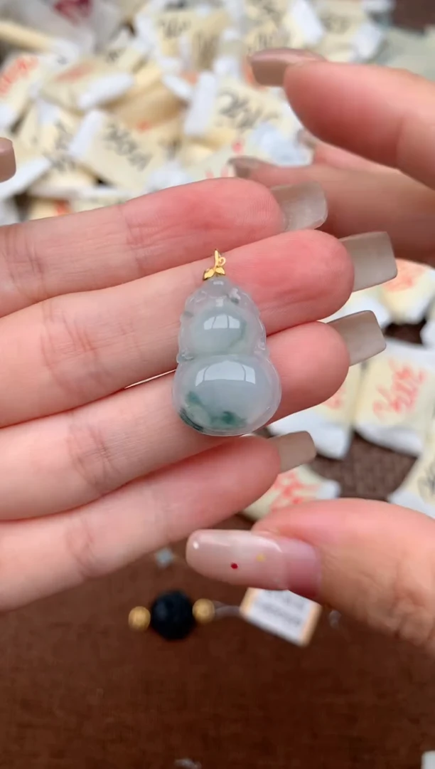 18K金镶嵌挂件翡翠一