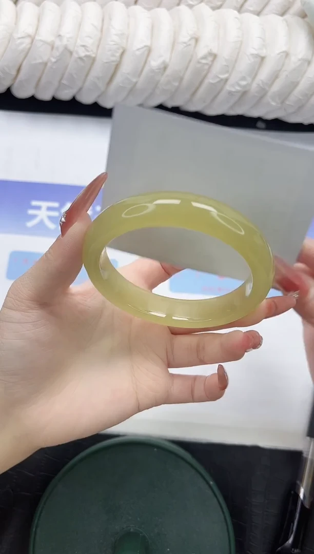 未镶嵌手镯石英质玉38-59.2