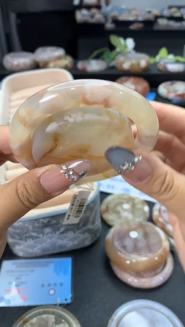 未镶嵌手镯石英质玉（55圈口）赠送镯心 无证书