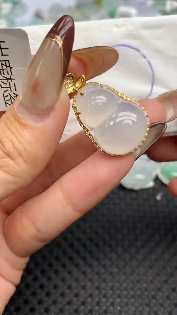 颈饰18K金镶嵌翡翠   天然翡翠A货  百元以上9米证书费自理