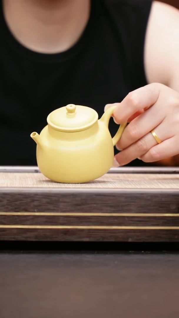 茶壶紫砂冷黄段  言心