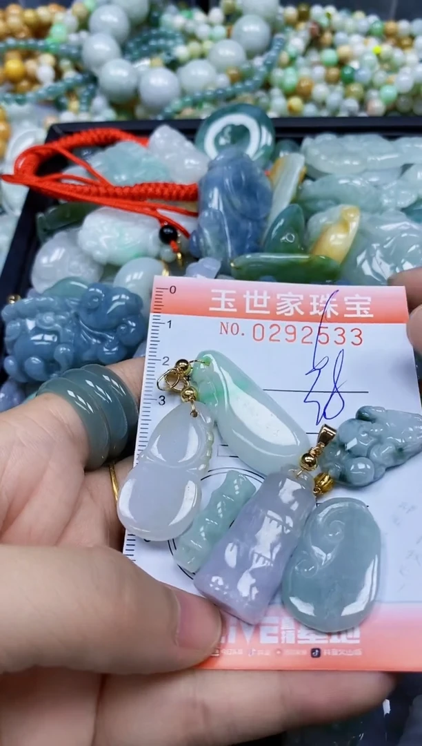 翡翠未镶嵌颈饰闪购0292533