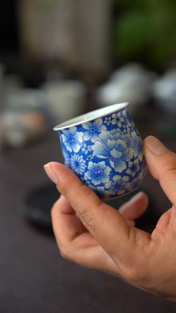 景德镇手工手绘青花万花主人杯