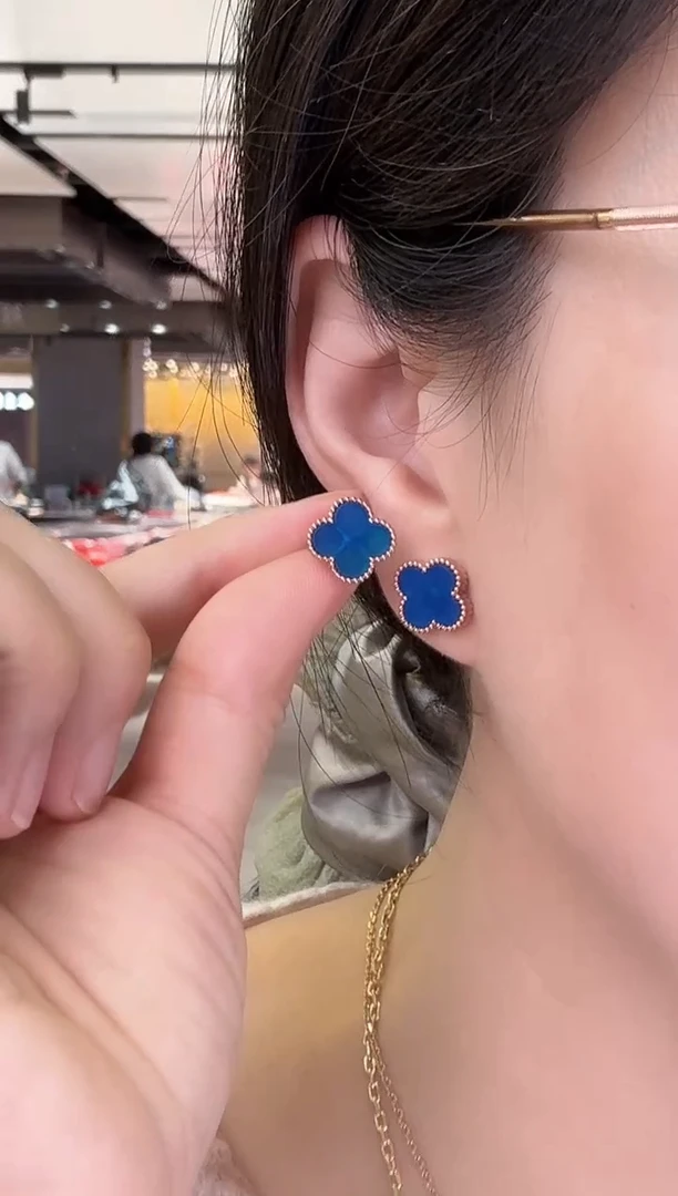 18K金镶嵌耳钉玛瑙/玉髓蓝花耳钉