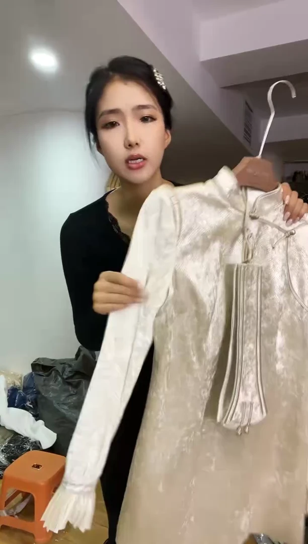 连衣裙    S  100斤