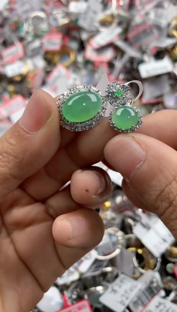 银S925镶嵌戒指翡翠777            3