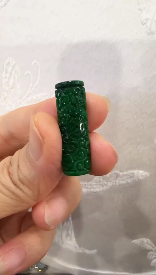 翡翠未镶嵌颈饰国风