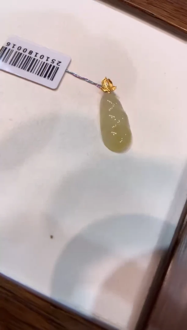 颈饰18K金镶嵌翡翠福豆