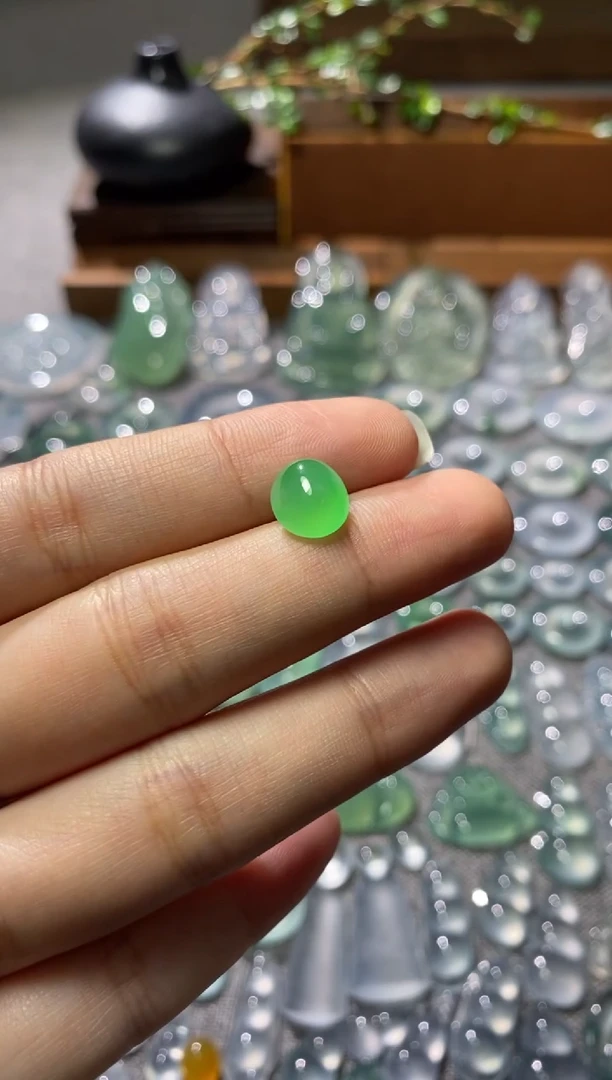 吊坠(不含链)未镶嵌翡翠蛋面