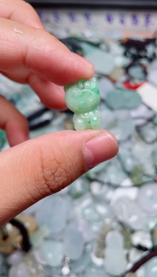 翡翠未镶嵌颈饰翡翠吊坠（不含链）