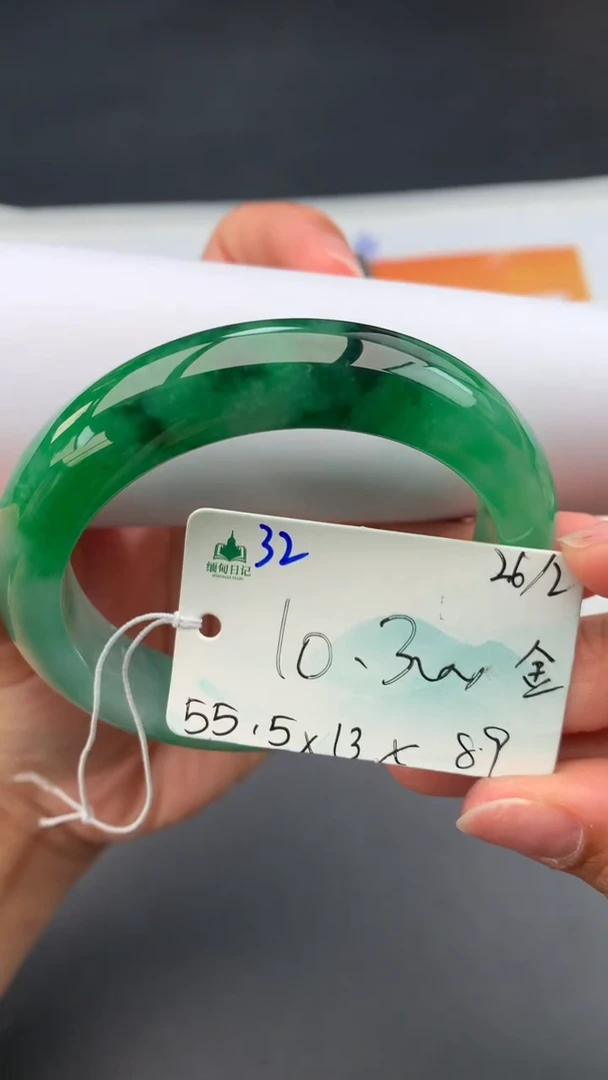 【闪购商品】翡翠手镯未镶嵌女神节#送礼#，下单联系客服核对地址~